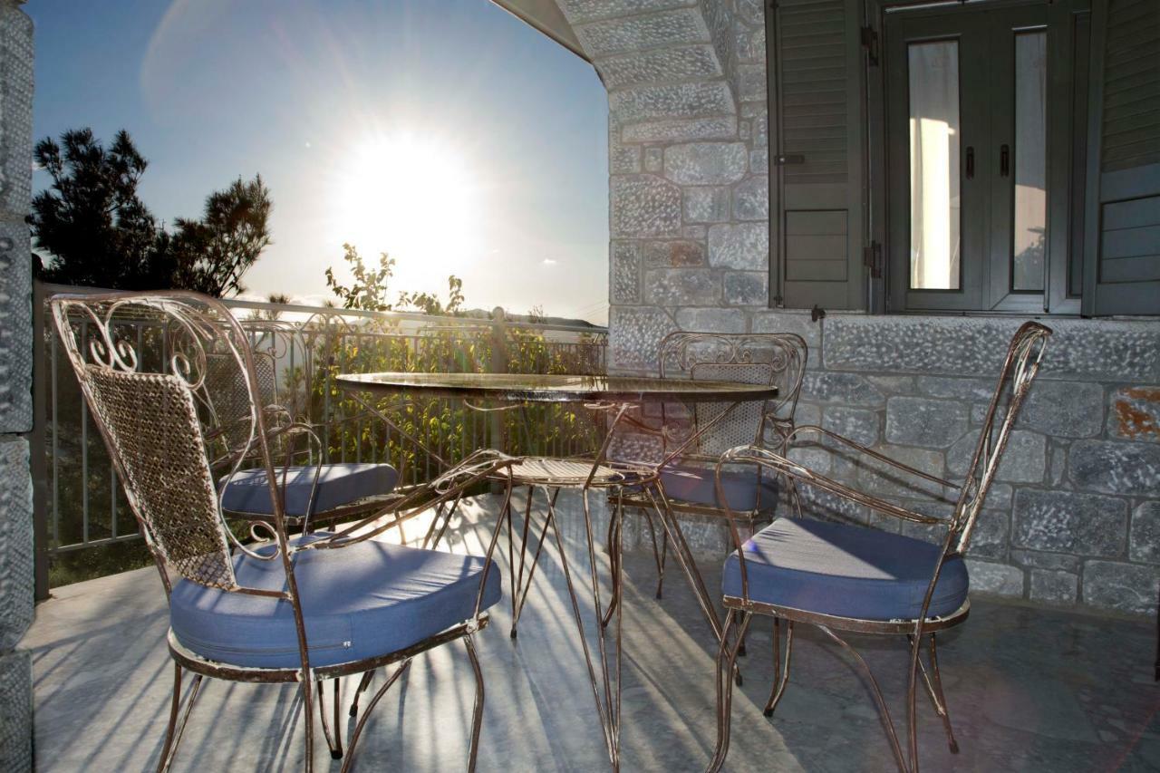 The Balcony Of Mani Tseria Exterior foto